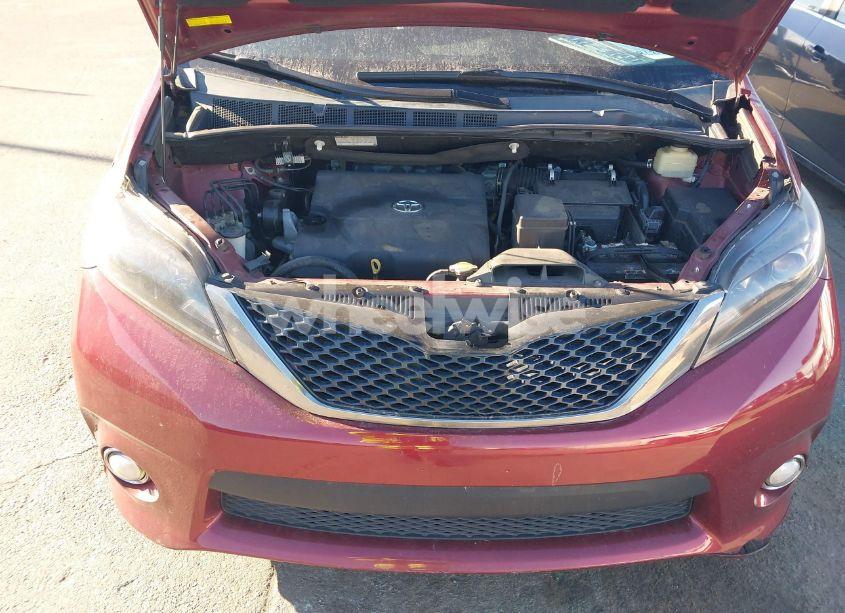 Photo 10 of 2016 Toyota Sienna SE PREMIUM 8 PASSENGER (VIN 5TDXK3DC8GS716764)