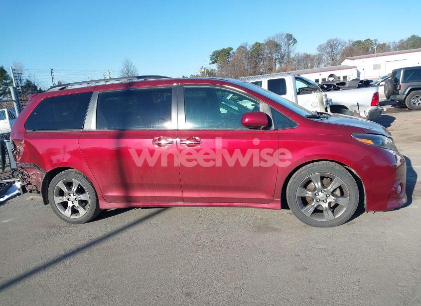 Photo 13 of 2016 Toyota Sienna SE PREMIUM 8 PASSENGER (VIN 5TDXK3DC8GS716764)