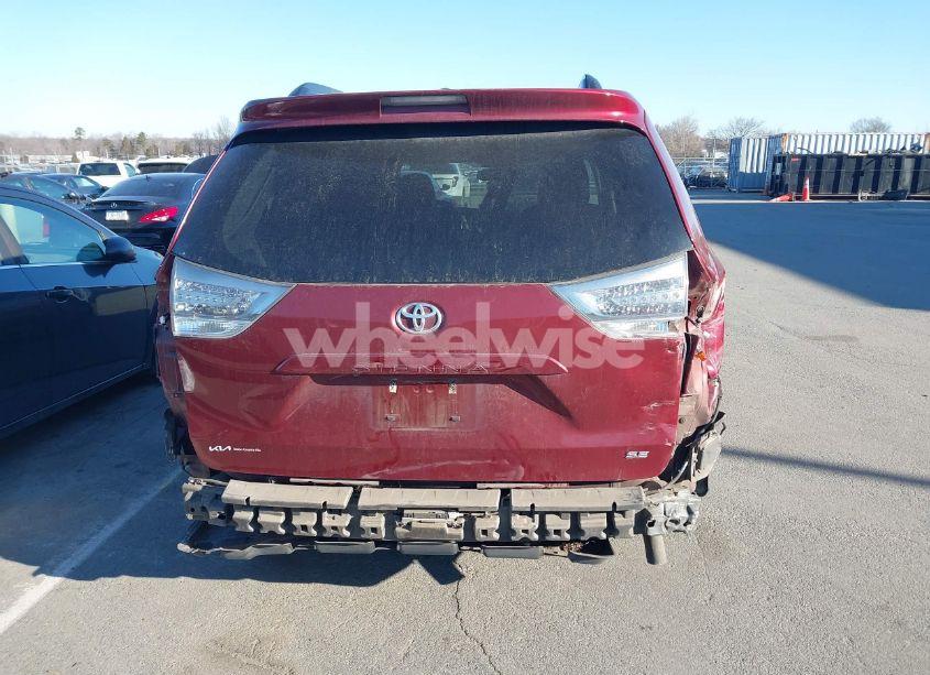 Photo 16 of 2016 Toyota Sienna SE PREMIUM 8 PASSENGER (VIN 5TDXK3DC8GS716764)