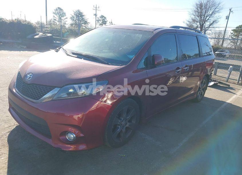 Photo 2 of 2016 Toyota Sienna SE PREMIUM 8 PASSENGER (VIN 5TDXK3DC8GS716764)