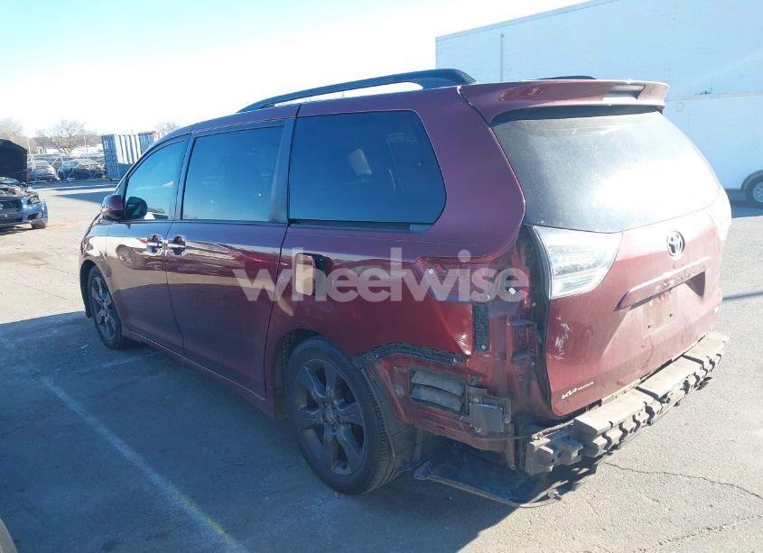 Photo 3 of 2016 Toyota Sienna SE PREMIUM 8 PASSENGER (VIN 5TDXK3DC8GS716764)