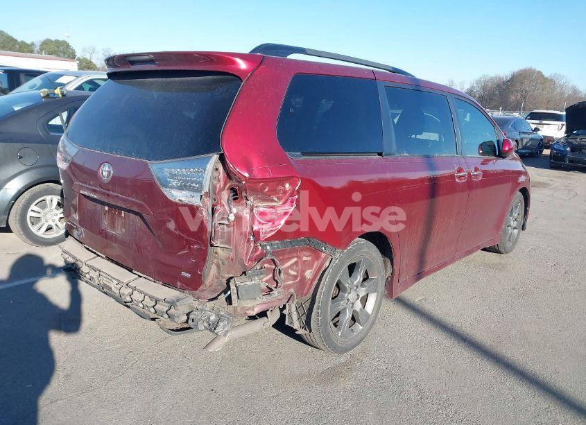 Photo 4 of 2016 Toyota Sienna SE PREMIUM 8 PASSENGER (VIN 5TDXK3DC8GS716764)