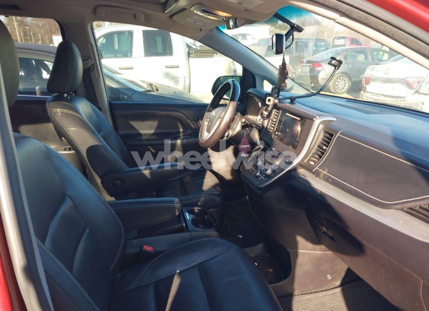 Photo 5 of 2016 Toyota Sienna SE PREMIUM 8 PASSENGER (VIN 5TDXK3DC8GS716764)