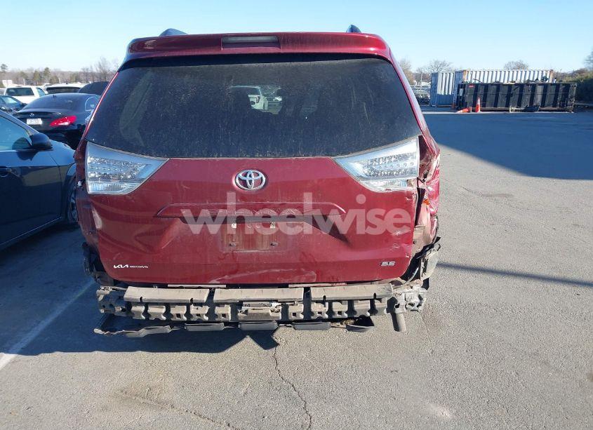 Photo 6 of 2016 Toyota Sienna SE PREMIUM 8 PASSENGER (VIN 5TDXK3DC8GS716764)