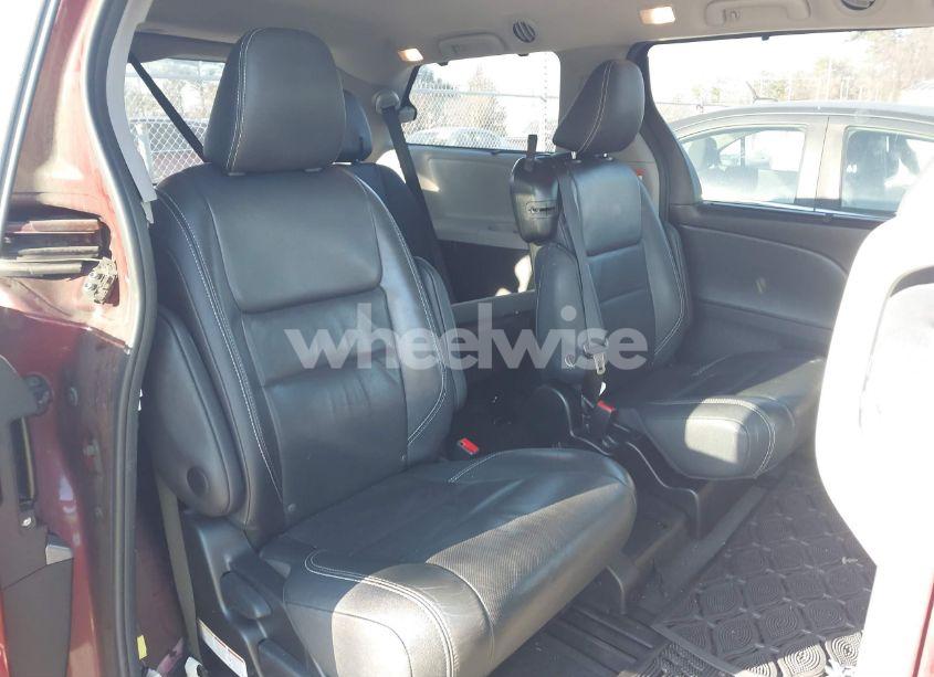 Photo 8 of 2016 Toyota Sienna SE PREMIUM 8 PASSENGER (VIN 5TDXK3DC8GS716764)