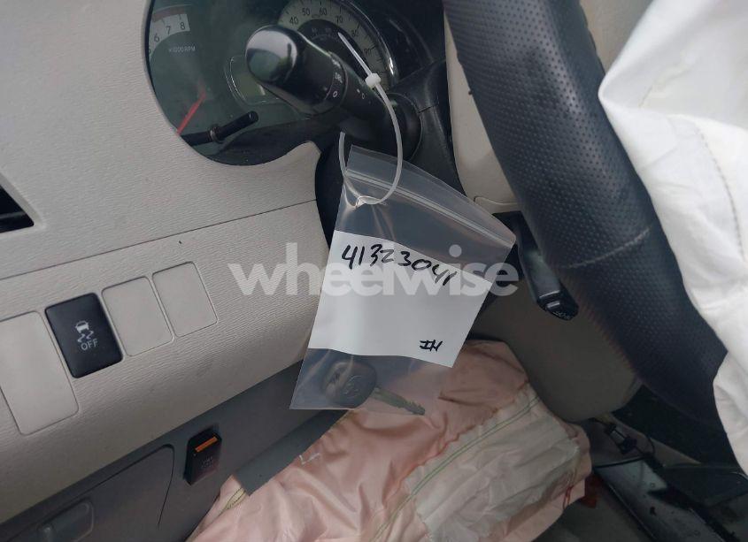 Photo 18 of 2011 Toyota Sienna SPORT (VIN 5TDXK3DC9BS059174)