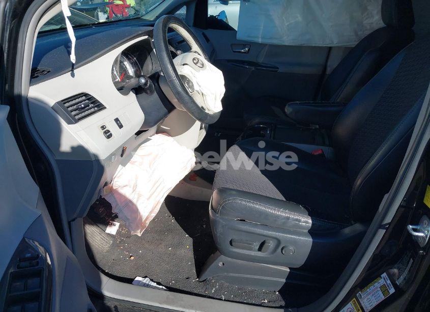 Photo 5 of 2011 Toyota Sienna SPORT (VIN 5TDXK3DC9BS059174)