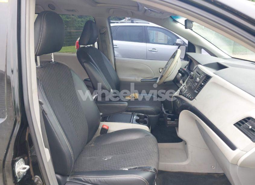 Photo 5 of 2011 Toyota Sienna SE (VIN 5TDXK3DC9BS119633)