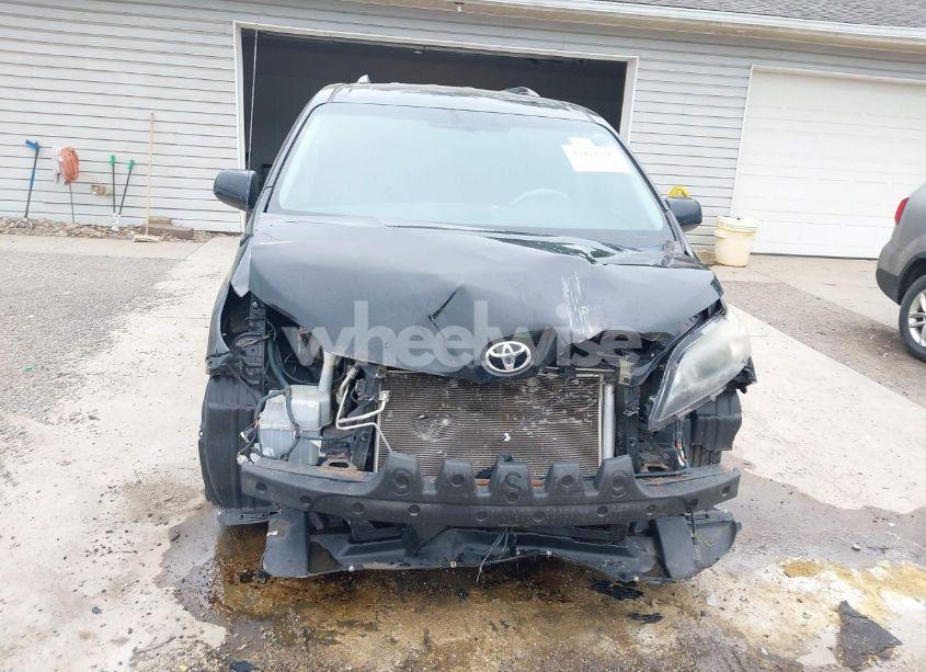 Photo 6 of 2011 Toyota Sienna SE (VIN 5TDXK3DC9BS119633)