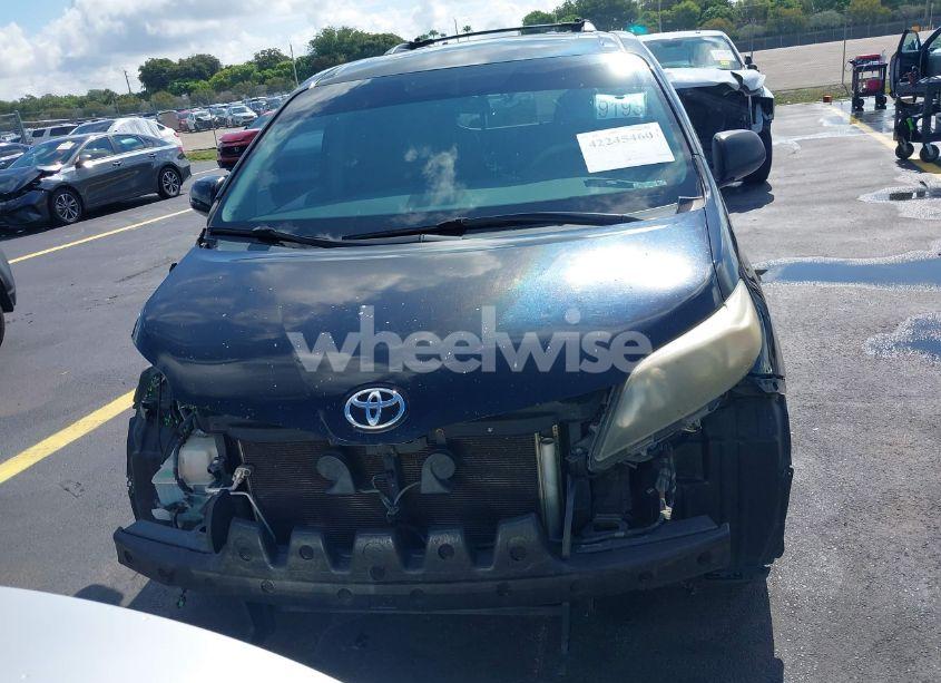 Photo 13 of 2011 Toyota Sienna SE (VIN 5TDXK3DC9BS122337)