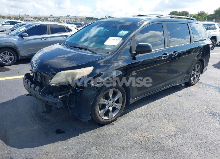 Photo 2 of 2011 Toyota Sienna SE (VIN 5TDXK3DC9BS122337)