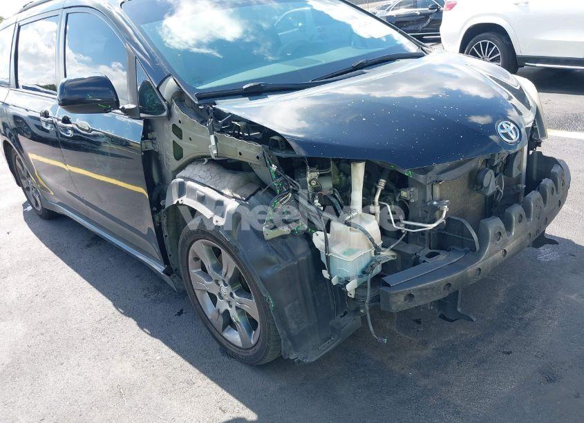 Photo 6 of 2011 Toyota Sienna SE (VIN 5TDXK3DC9BS122337)