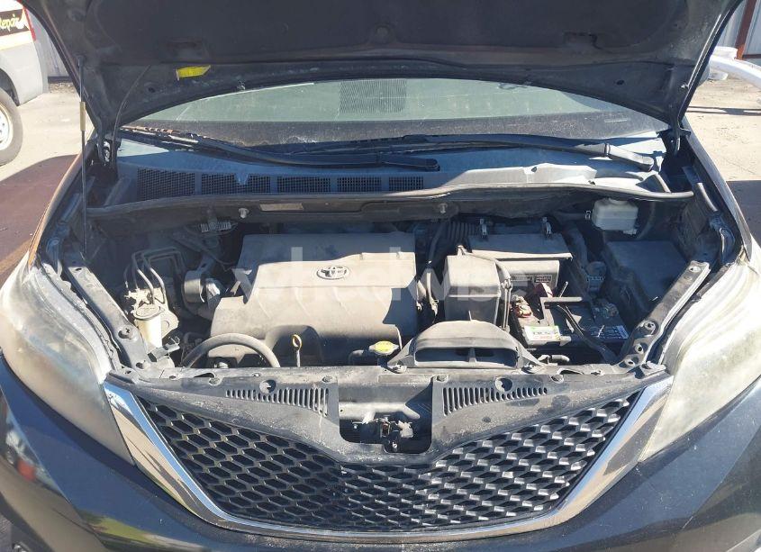 Photo 10 of 2012 Toyota Sienna SE 8 PASSENGER (VIN 5TDXK3DC9CS179896)