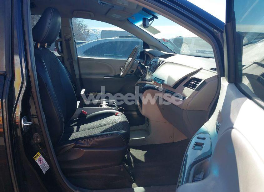 Photo 5 of 2012 Toyota Sienna SE 8 PASSENGER (VIN 5TDXK3DC9CS179896)