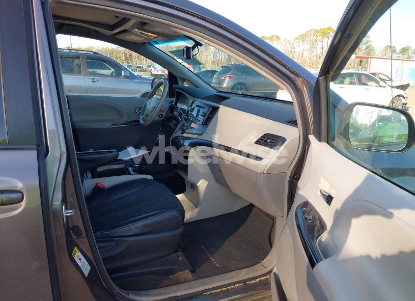 Photo 5 of 2012 Toyota Sienna SE 8 PASSENGER (VIN 5TDXK3DC9CS189005)