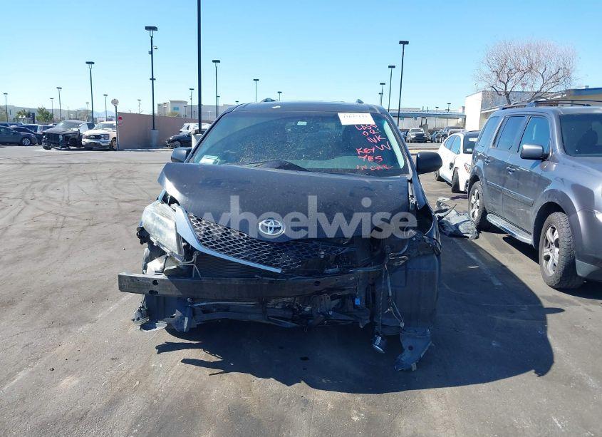 Photo 13 of 2013 Toyota Sienna SPORT (VIN 5TDXK3DC9DS396365)