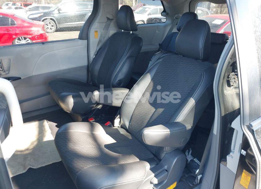 Photo 8 of 2013 Toyota Sienna SE 8 PASSENGER (VIN 5TDXK3DC9DS397807)