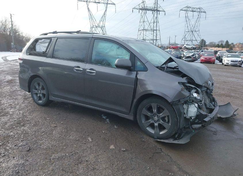 2015 Toyota Sienna SE 8 PASSENGER (VIN 5TDXK3DC9FS670005) main photo