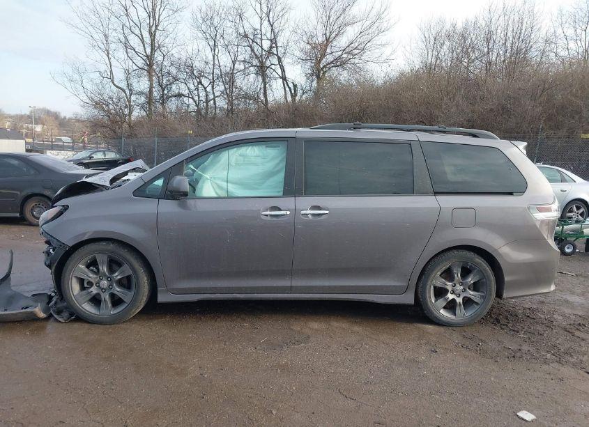 Photo 14 of 2015 Toyota Sienna SE 8 PASSENGER (VIN 5TDXK3DC9FS670005)