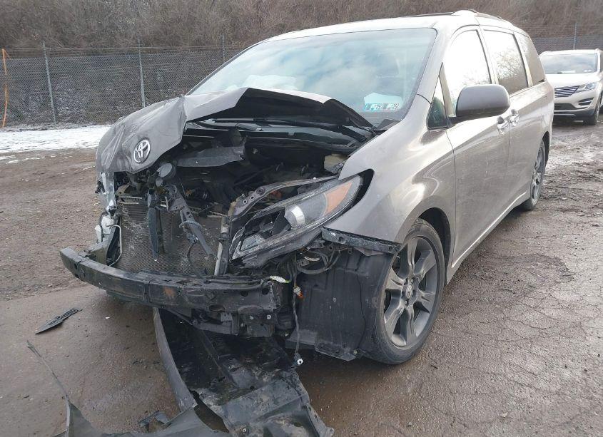 Photo 17 of 2015 Toyota Sienna SE 8 PASSENGER (VIN 5TDXK3DC9FS670005)