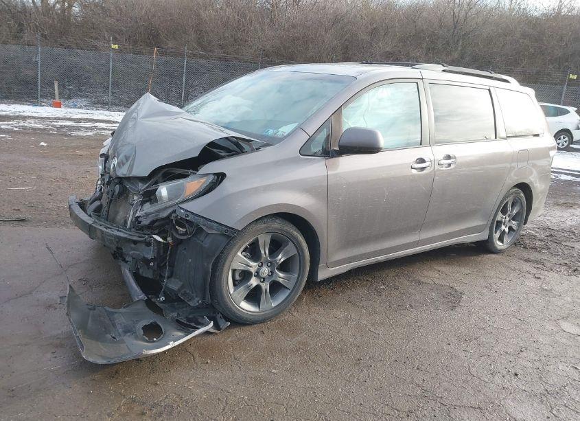Photo 2 of 2015 Toyota Sienna SE 8 PASSENGER (VIN 5TDXK3DC9FS670005)