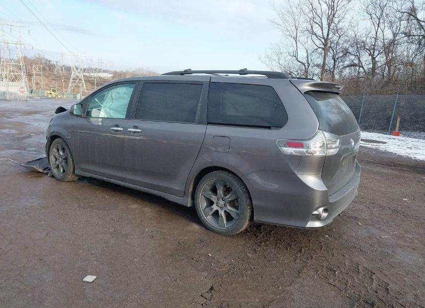 Photo 3 of 2015 Toyota Sienna SE 8 PASSENGER (VIN 5TDXK3DC9FS670005)