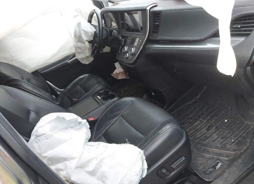 Photo 5 of 2015 Toyota Sienna SE 8 PASSENGER (VIN 5TDXK3DC9FS670005)