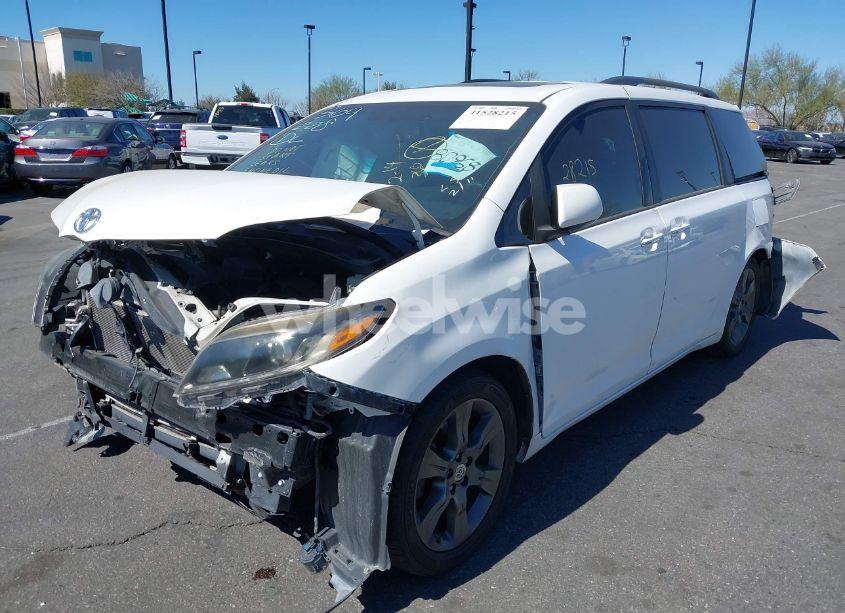 Photo 2 of 2016 Toyota Sienna SE PREMIUM 8 PASSENGER (VIN 5TDXK3DC9GS765651)