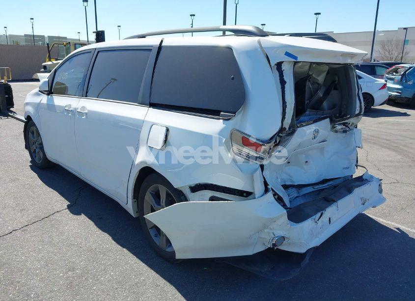 Photo 3 of 2016 Toyota Sienna SE PREMIUM 8 PASSENGER (VIN 5TDXK3DC9GS765651)