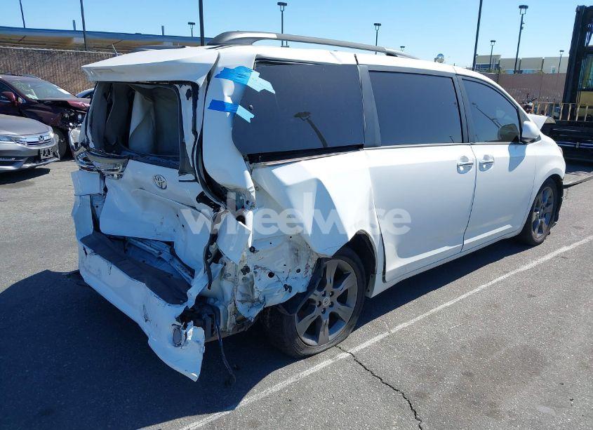 Photo 4 of 2016 Toyota Sienna SE PREMIUM 8 PASSENGER (VIN 5TDXK3DC9GS765651)