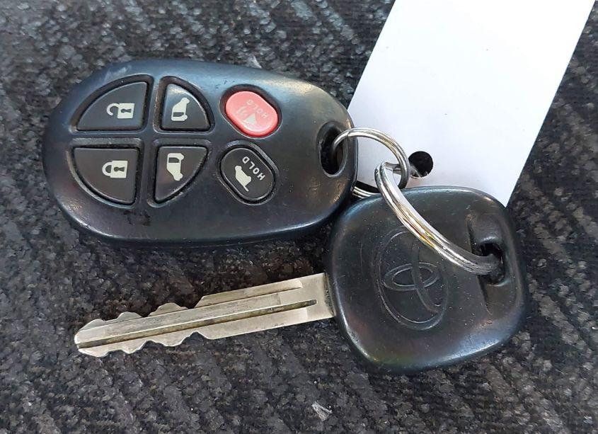 Photo 11 of 2011 Toyota Sienna SPORT (VIN 5TDXK3DCXBS039967)