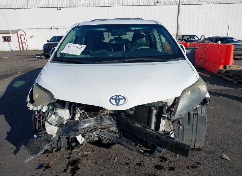 Photo 13 of 2011 Toyota Sienna SPORT (VIN 5TDXK3DCXBS039967)