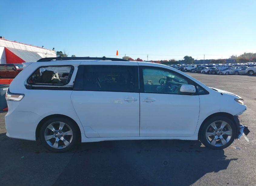 Photo 14 of 2011 Toyota Sienna SPORT (VIN 5TDXK3DCXBS039967)