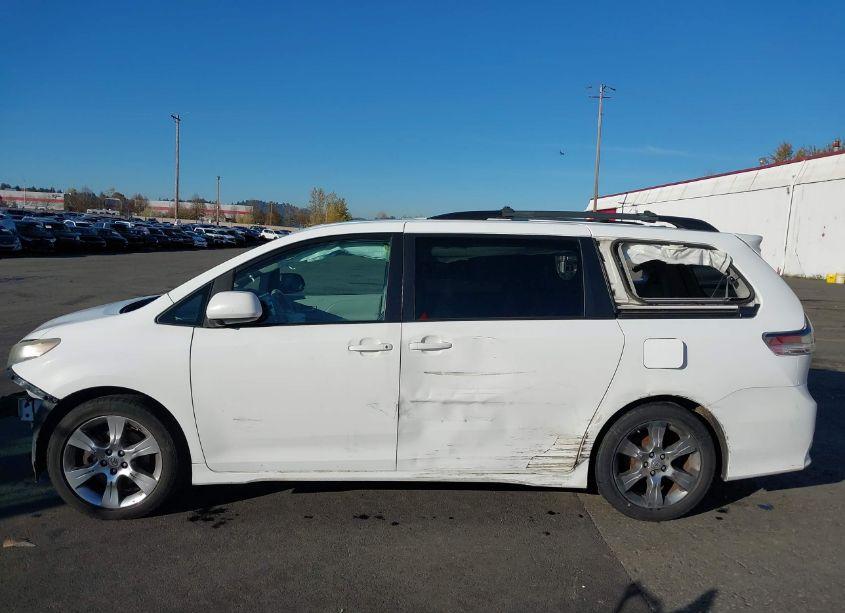 Photo 15 of 2011 Toyota Sienna SPORT (VIN 5TDXK3DCXBS039967)