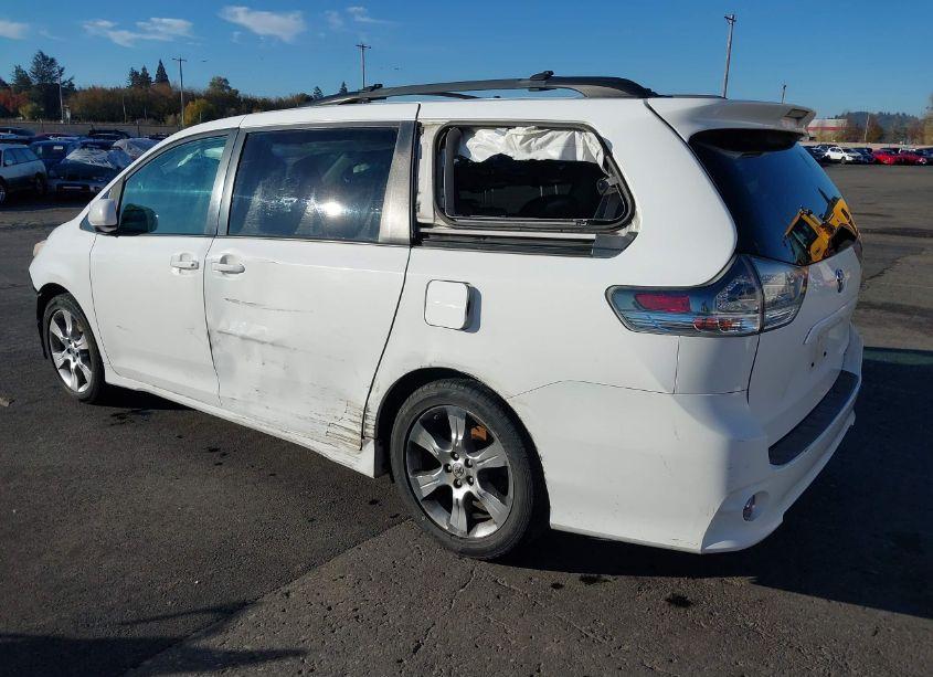 Photo 3 of 2011 Toyota Sienna SPORT (VIN 5TDXK3DCXBS039967)