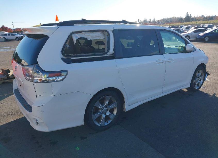 Photo 4 of 2011 Toyota Sienna SPORT (VIN 5TDXK3DCXBS039967)