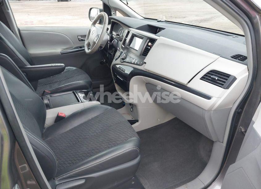 Photo 5 of 2011 Toyota Sienna SPORT (VIN 5TDXK3DCXBS140409)