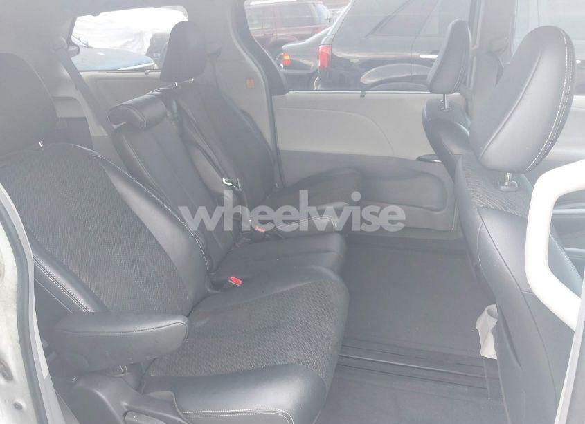 Photo 8 of 2013 Toyota Sienna SE 8 PASSENGER (VIN 5TDXK3DCXDS341925)