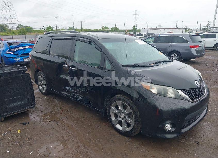 2014 Toyota Sienna SE 8 PASSENGER (VIN 5TDXK3DCXES460558) main photo