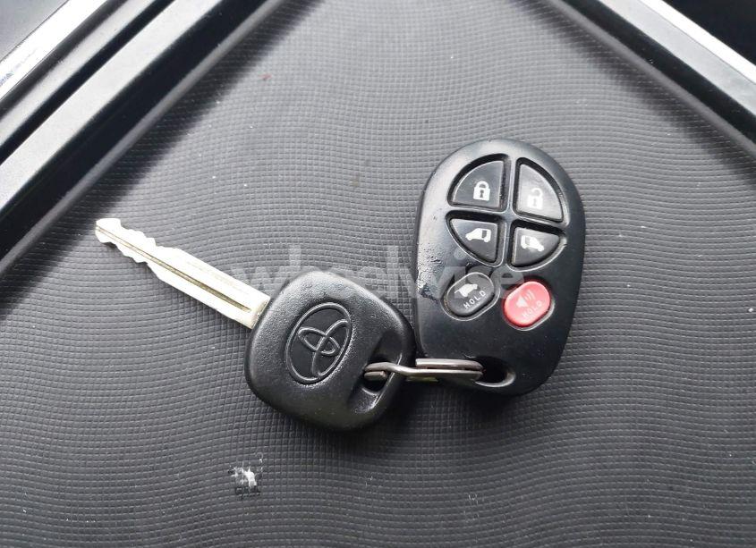 Photo 11 of 2014 Toyota Sienna SE 8 PASSENGER (VIN 5TDXK3DCXES460558)