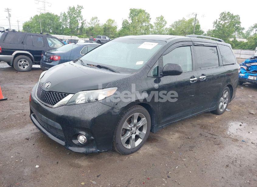 Photo 2 of 2014 Toyota Sienna SE 8 PASSENGER (VIN 5TDXK3DCXES460558)
