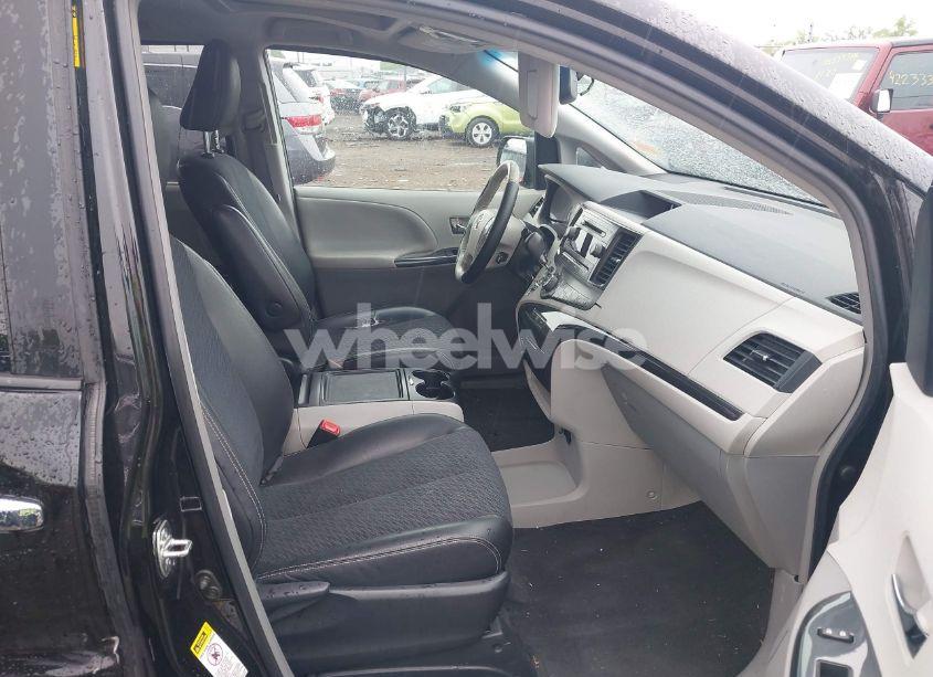 Photo 5 of 2014 Toyota Sienna SE 8 PASSENGER (VIN 5TDXK3DCXES460558)