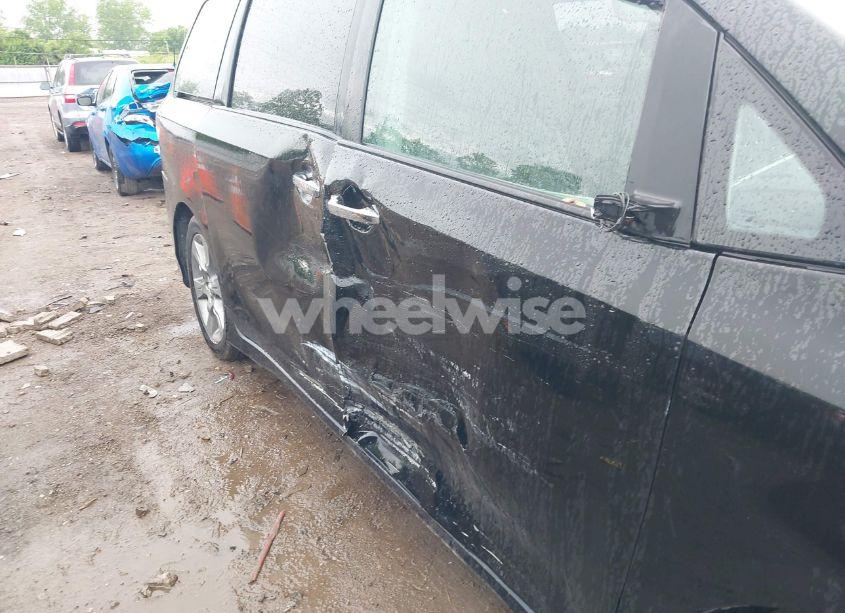 Photo 6 of 2014 Toyota Sienna SE 8 PASSENGER (VIN 5TDXK3DCXES460558)