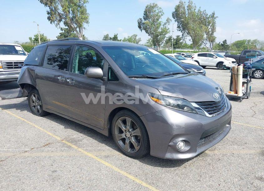 2015 Toyota Sienna SE 8 PASSENGER (VIN 5TDXK3DCXFS680767) main photo