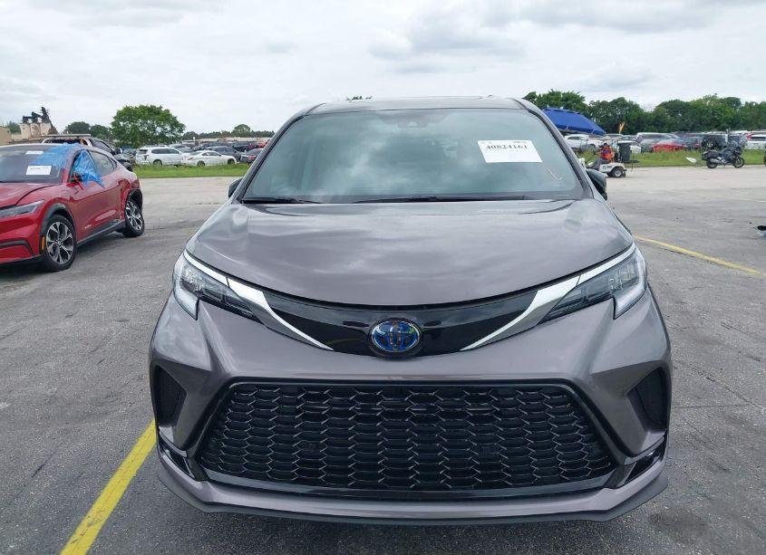 Photo 12 of 2022 Toyota Sienna XSE (VIN 5TDXRKEC0NS089723)