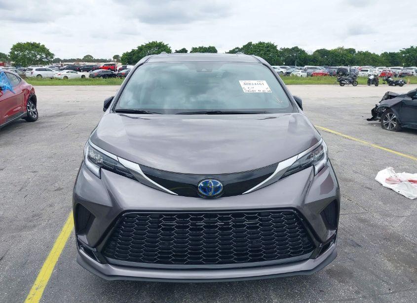 Photo 6 of 2022 Toyota Sienna XSE (VIN 5TDXRKEC0NS089723)