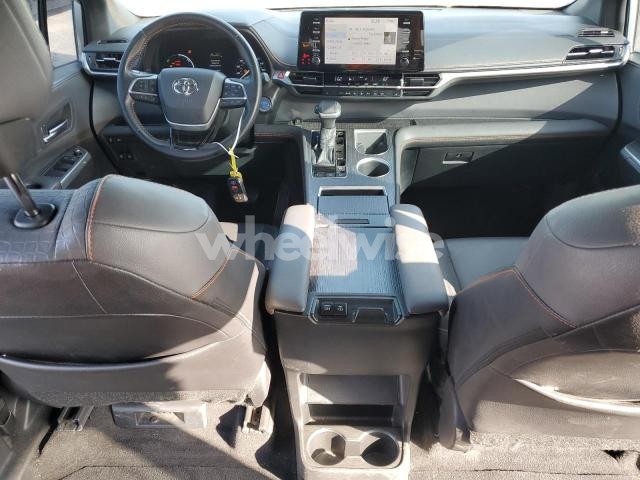 Photo 8 of 2021 TOYOTA SIENNA XSE (VIN 5TDXRKEC1MS039704)