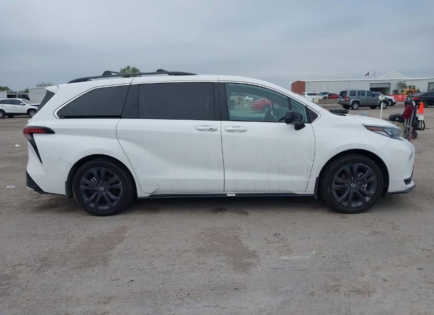 Photo 13 of 2024 Toyota Sienna XSE (VIN 5TDXRKEC1RS198486)