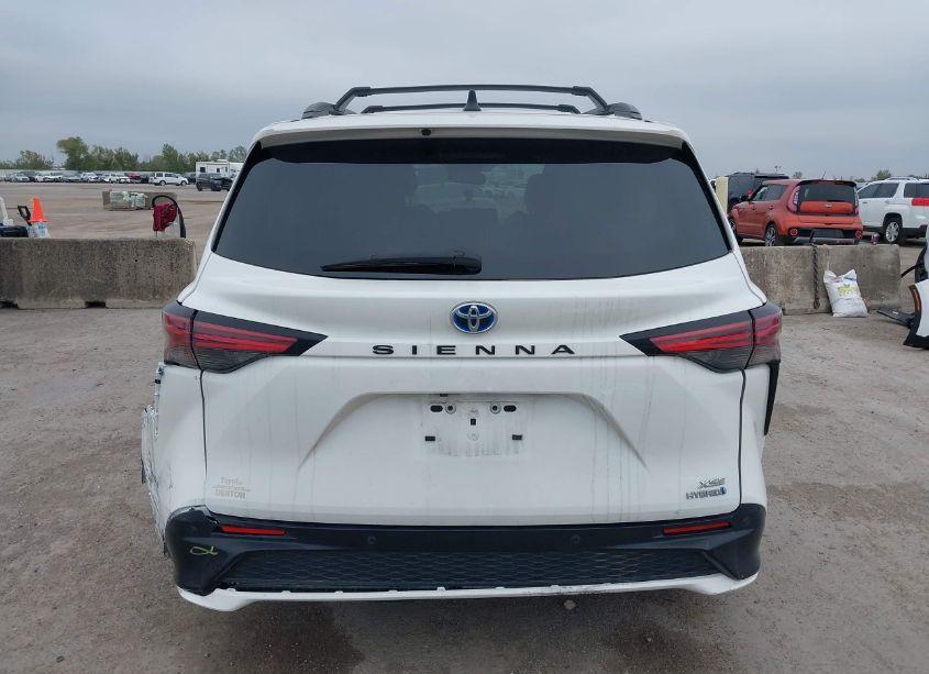 Photo 16 of 2024 Toyota Sienna XSE (VIN 5TDXRKEC1RS198486)