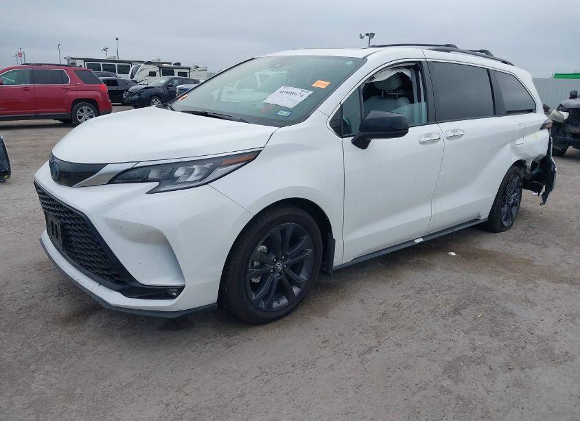 Photo 2 of 2024 Toyota Sienna XSE (VIN 5TDXRKEC1RS198486)